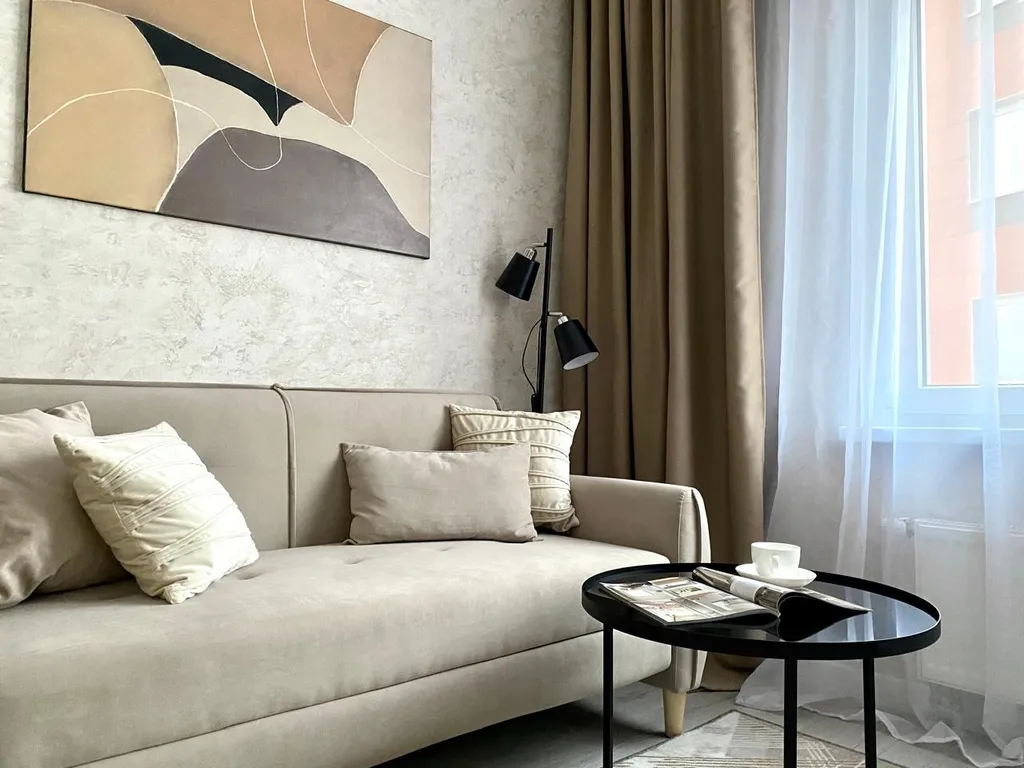 Трехкомнатная квартира Mocha Mousse недалеко от вокзала