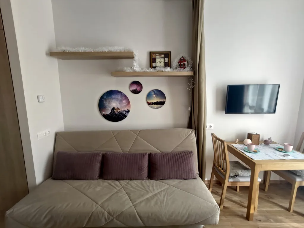 Удобная и уютная студия с балконом и видом на сад и горы