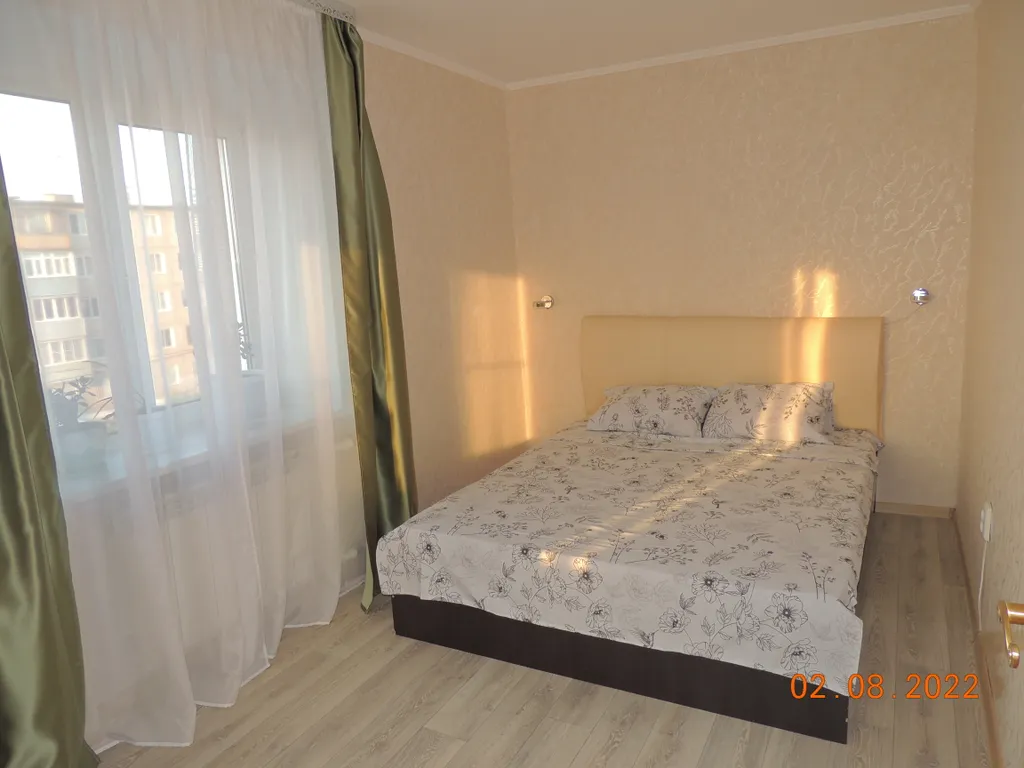 Уютно, возле набережной, вид на реку Волга