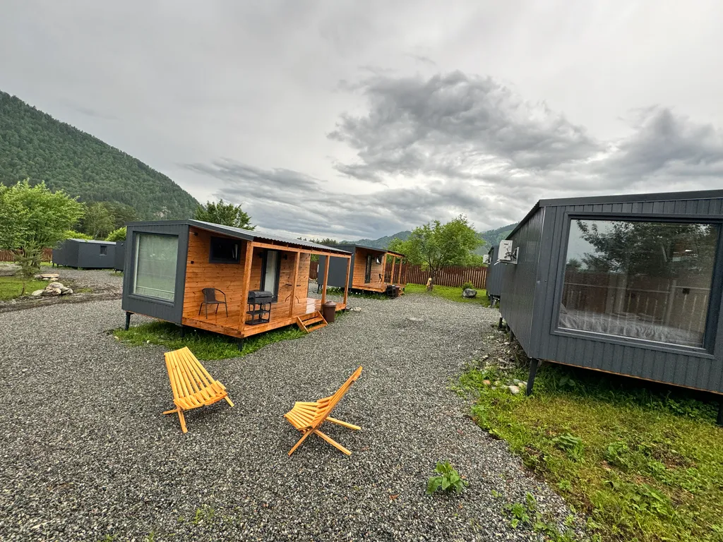 Домик с видом на горы