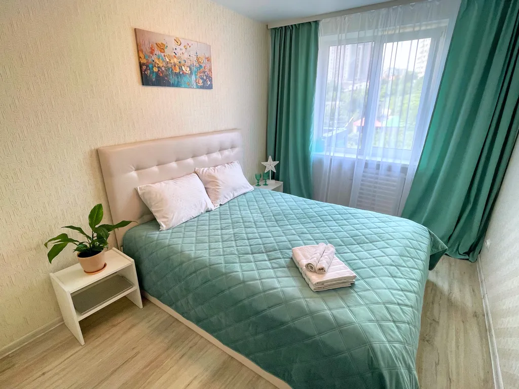 Солнечная двухкомнатная квартира — аренда посуточно в Владивосток