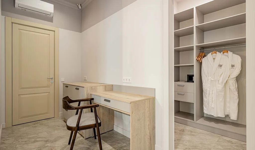 Полулюкс с отдельным входом и террасой