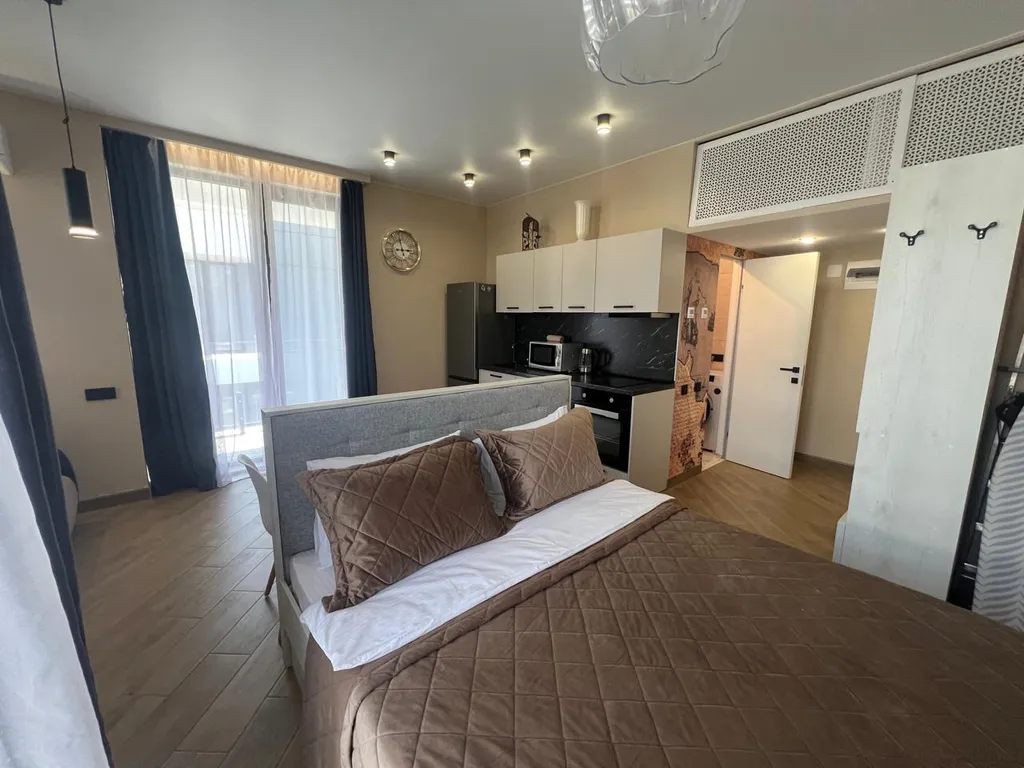 Стильная студия с бассейном