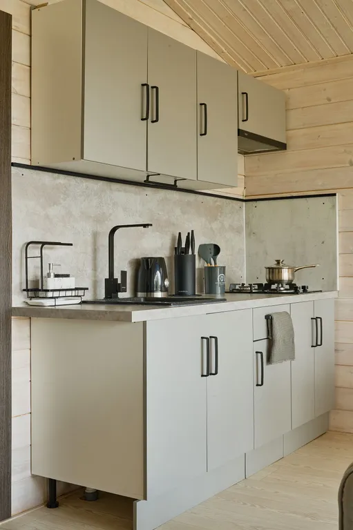 Уютный домик на берегу озера