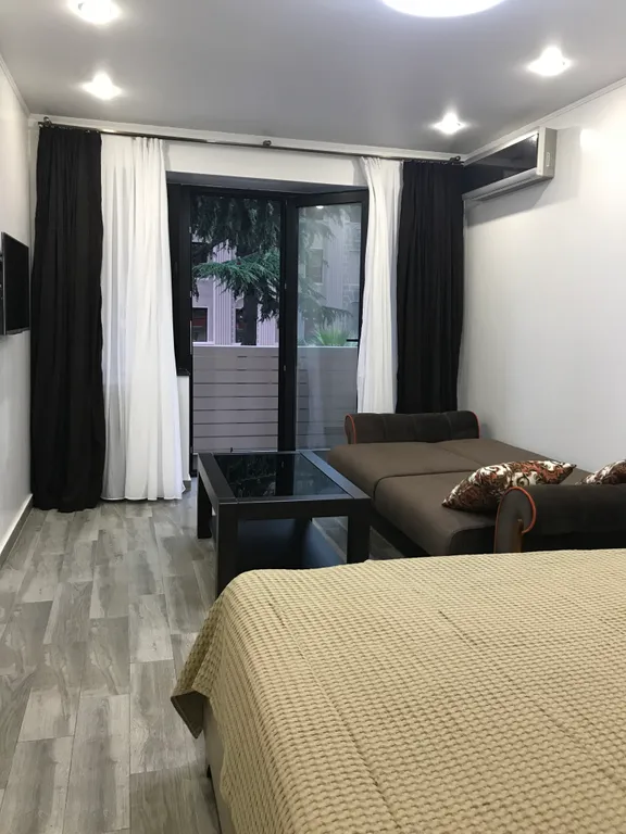 Квартир в старом Батуми, в районе Драматического театра, с большим балконом