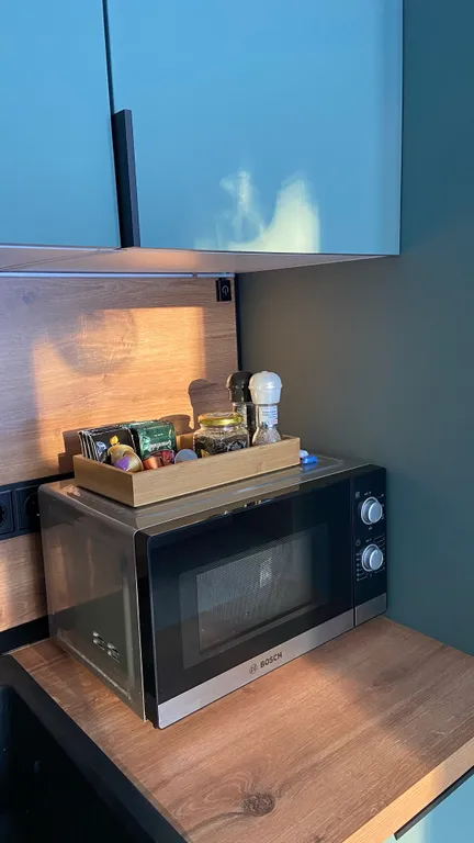 Дом с панорамными окнами и видом на лес