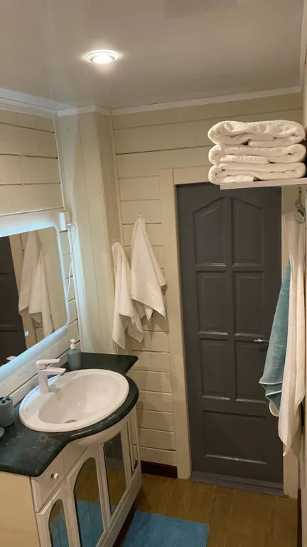 Загородный дом с 5 комнатами, зоной барбекю и баней