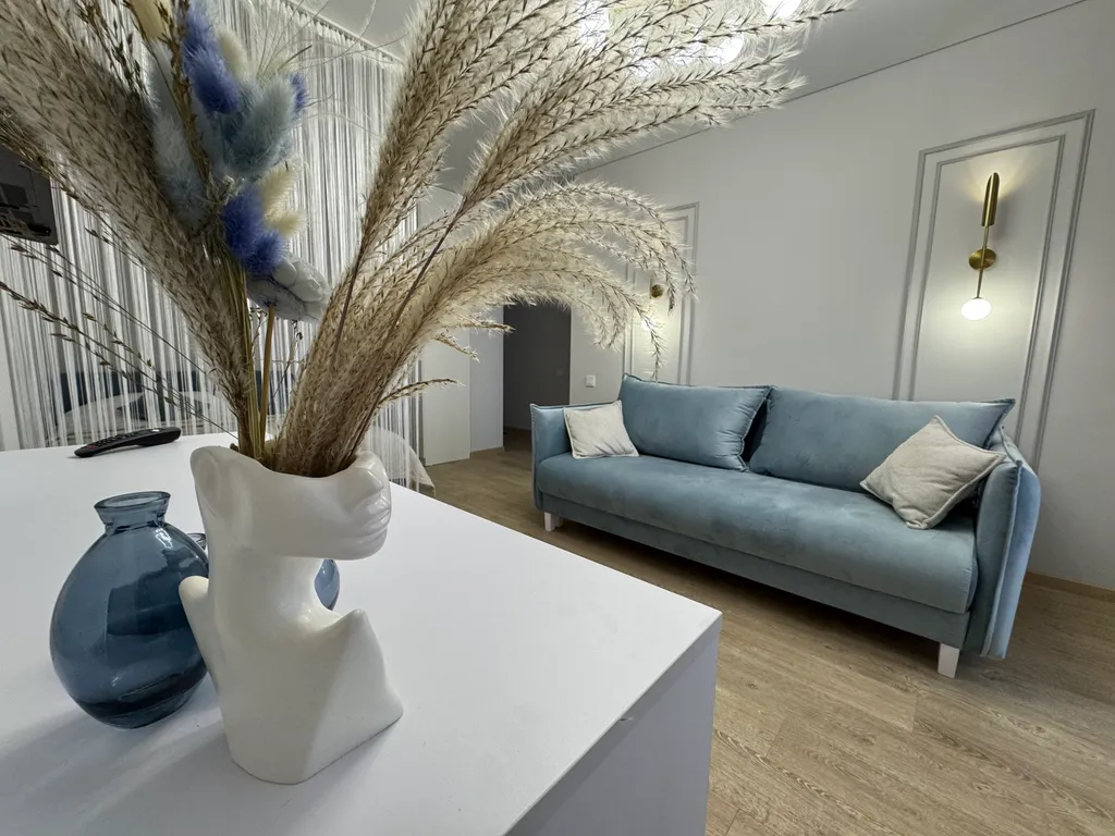 Видовая квартира с дизайнерским ремонтом на берегу реки в белых росах