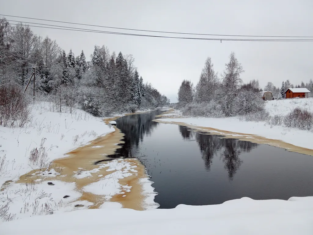 Уютный домик на берегу речки