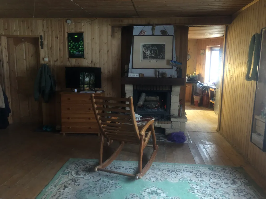 Уютный дом с камином в тихом живописном месте