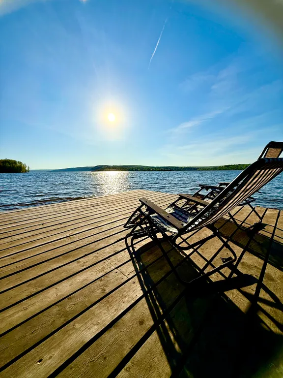 Речное поместье глэмпинг на берегу реки