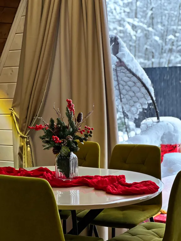 Уютный А-frame коттедж в зеленой части города