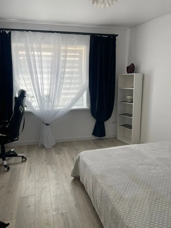 Семейные апартаменты в черно- белом стиле