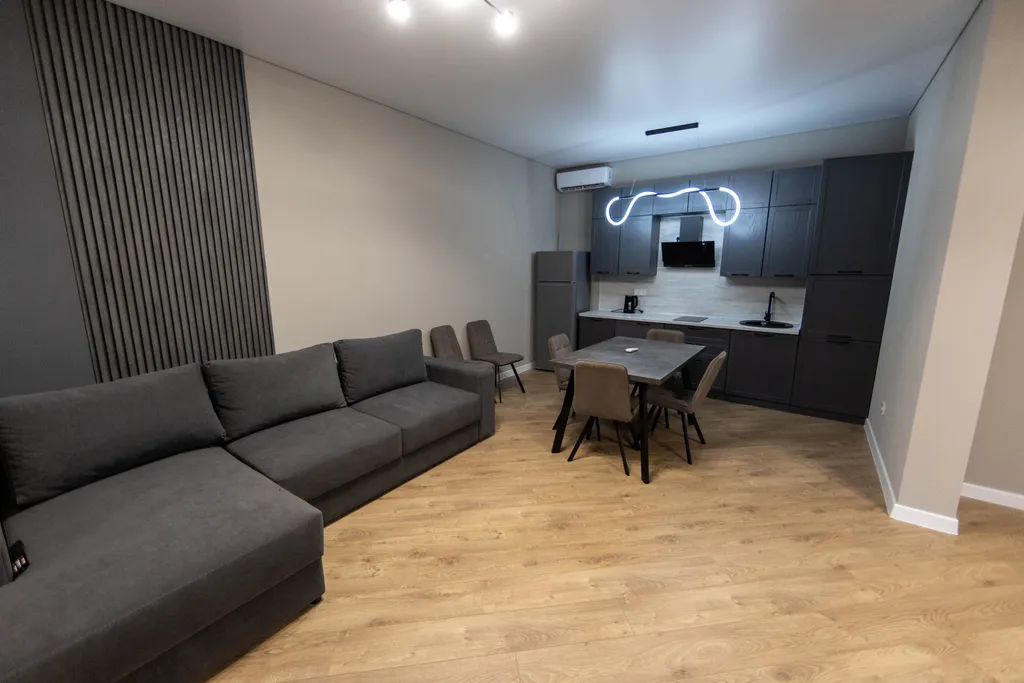 Просторный двухэтажный коттедж на берегу городского пляжа — аренда посуточно в Избербаш