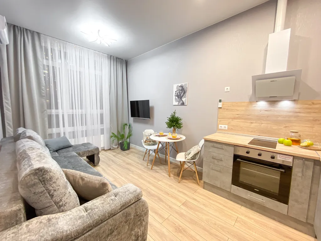 Студия с видом на город