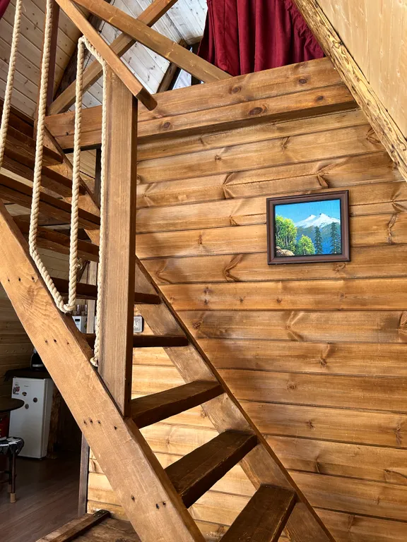 Атмосферный А-фрейм в сердце соснового бора с видом на Эльбрус