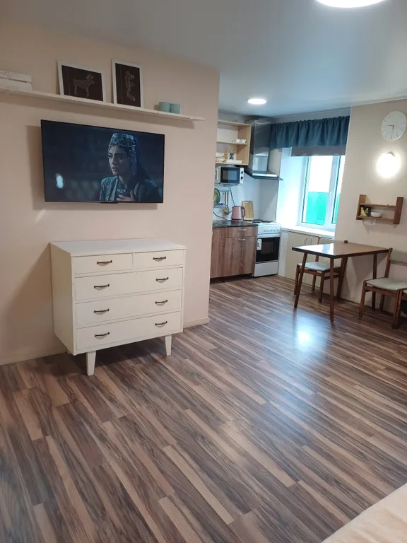 Всё рядом, ЖД вокзал, магазины, остановка