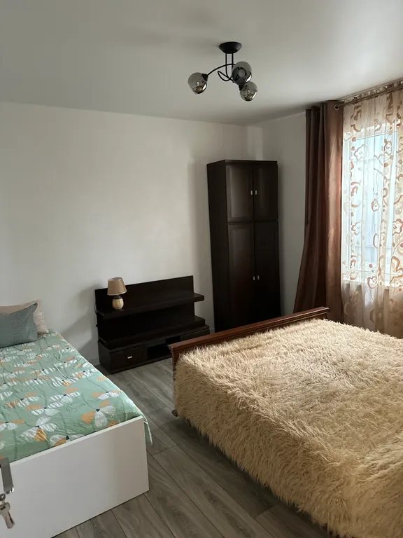 Уютный новый дом в центре города с бассейном