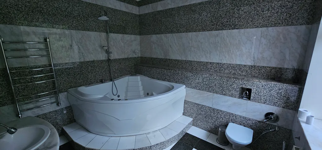 Большой дом в тихом КП