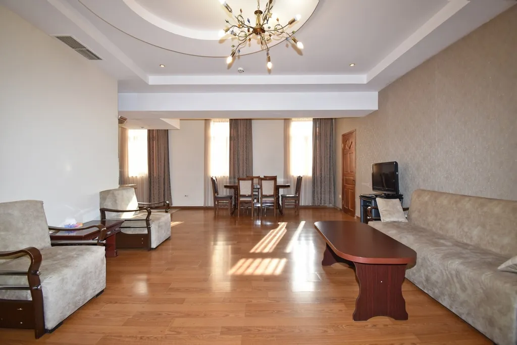 Трехкомнатная квартира в центре — аренда посуточно в Ереван