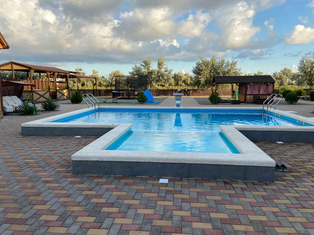 Уютные домики у канала