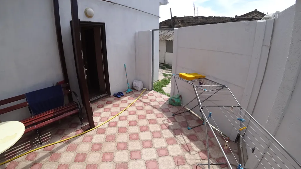 Отличная двухкомнатная квартира с двориком