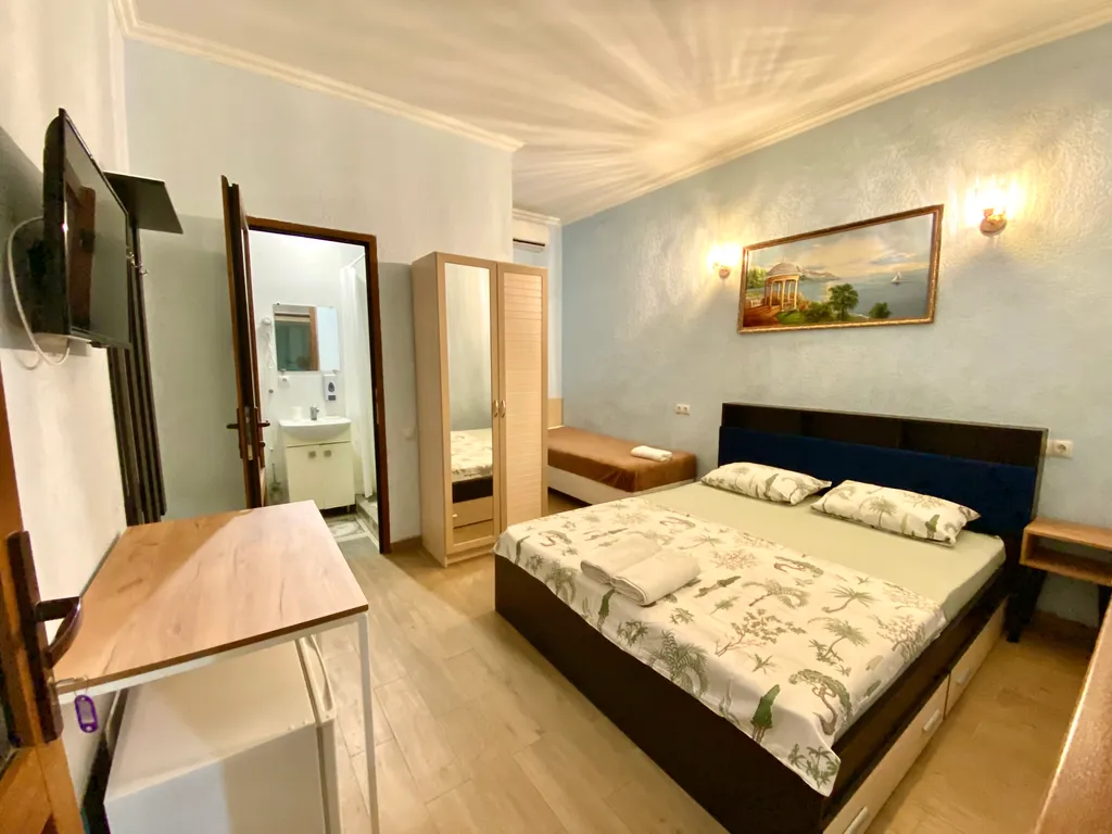 Квартира Квартира Трёхместный номер комфорт у моря с бесплатным бассейном — Геленджик