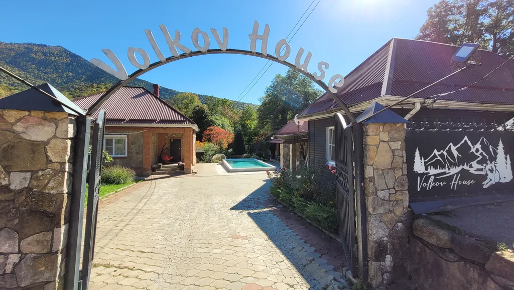 Коттедж в горном районе и на берегу реки