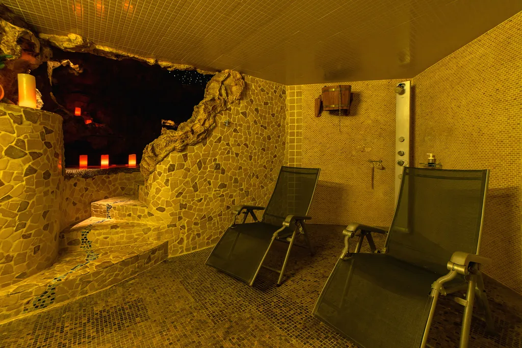 Дом-замок в Москве! Спа-зона, барбекю-зона внутри, караоке, кинозал...