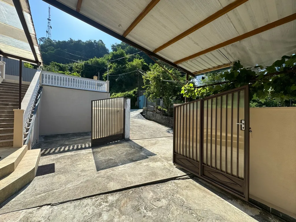 Коттедж Уютный второй этаж дома с отдельным входом и территорией во дворе — Сухум