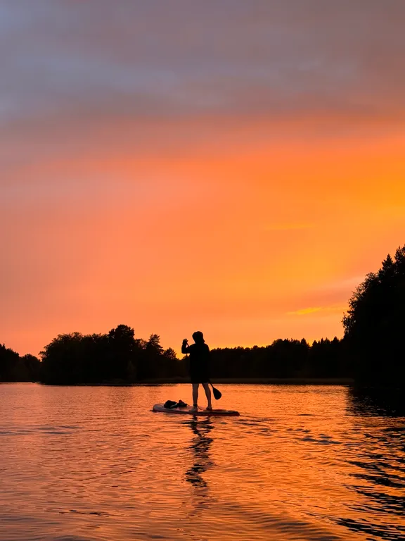 Стильный дом на берегу Ладожского озера с панорамным видом