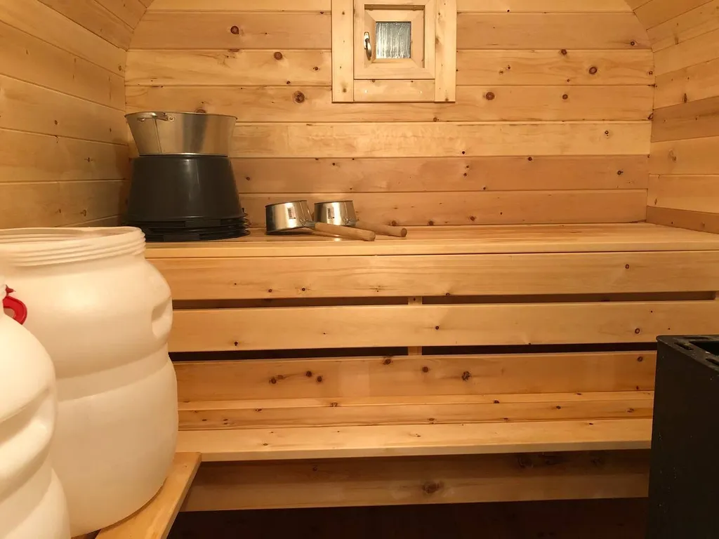 Уютный домик в окружении леса и горячих источников