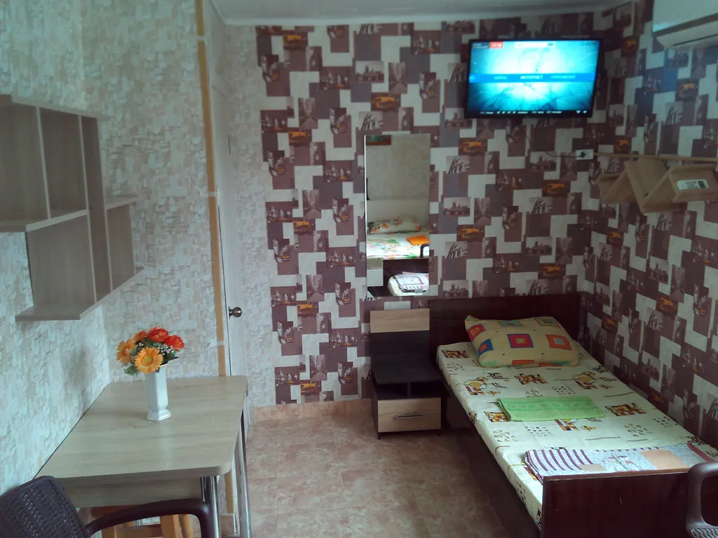 Дом у моря и парка фрунзе