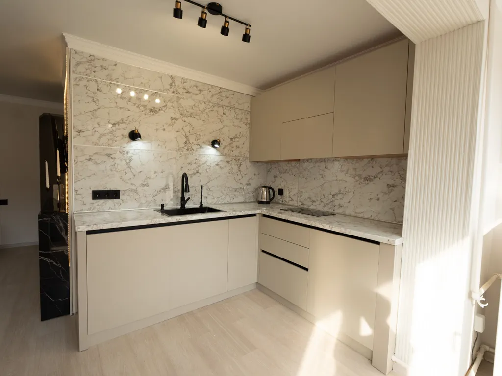 Дизайнерская квартира с видом на горы в центре Домбая