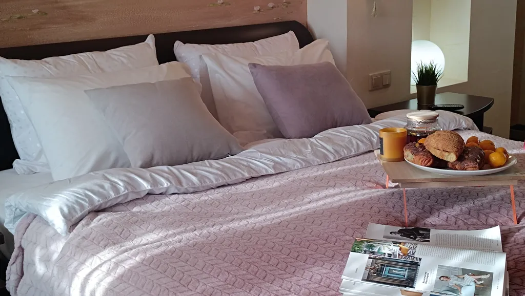 Квартира с камином и большой столовой комфорт-класса