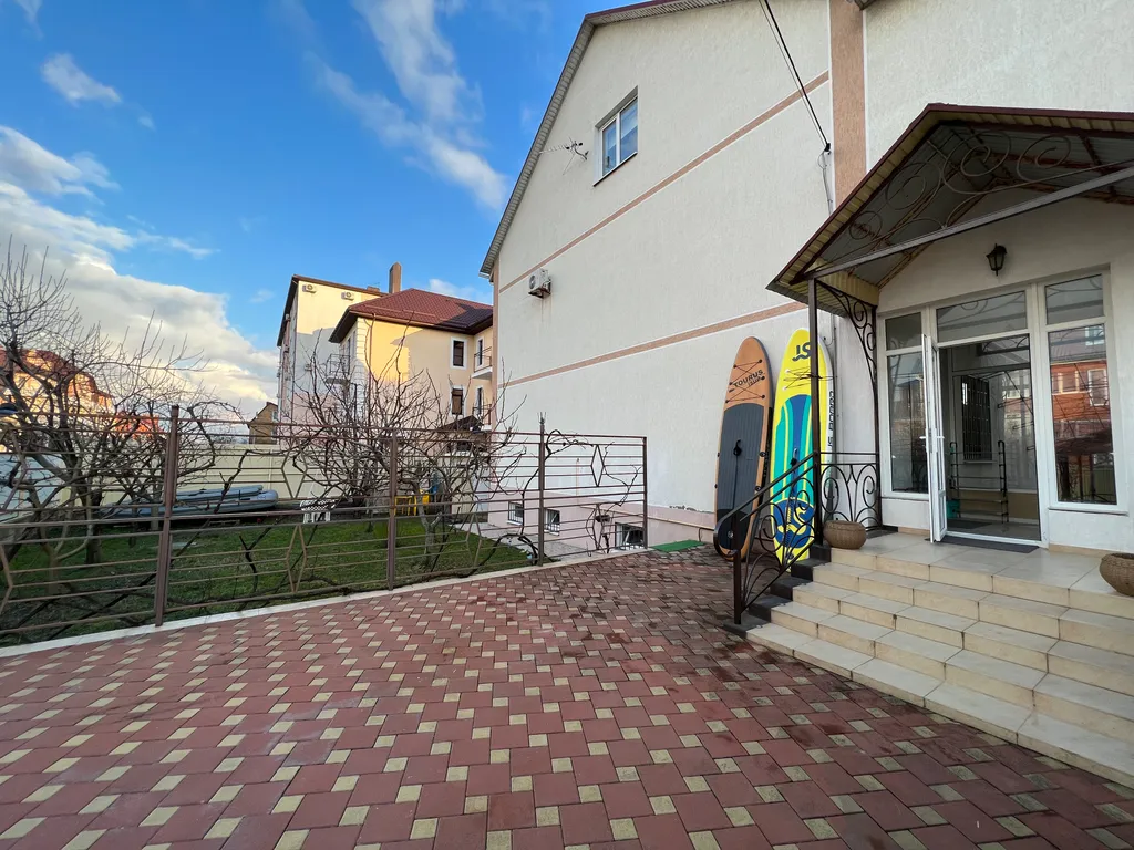 Уютный дом с бассейном