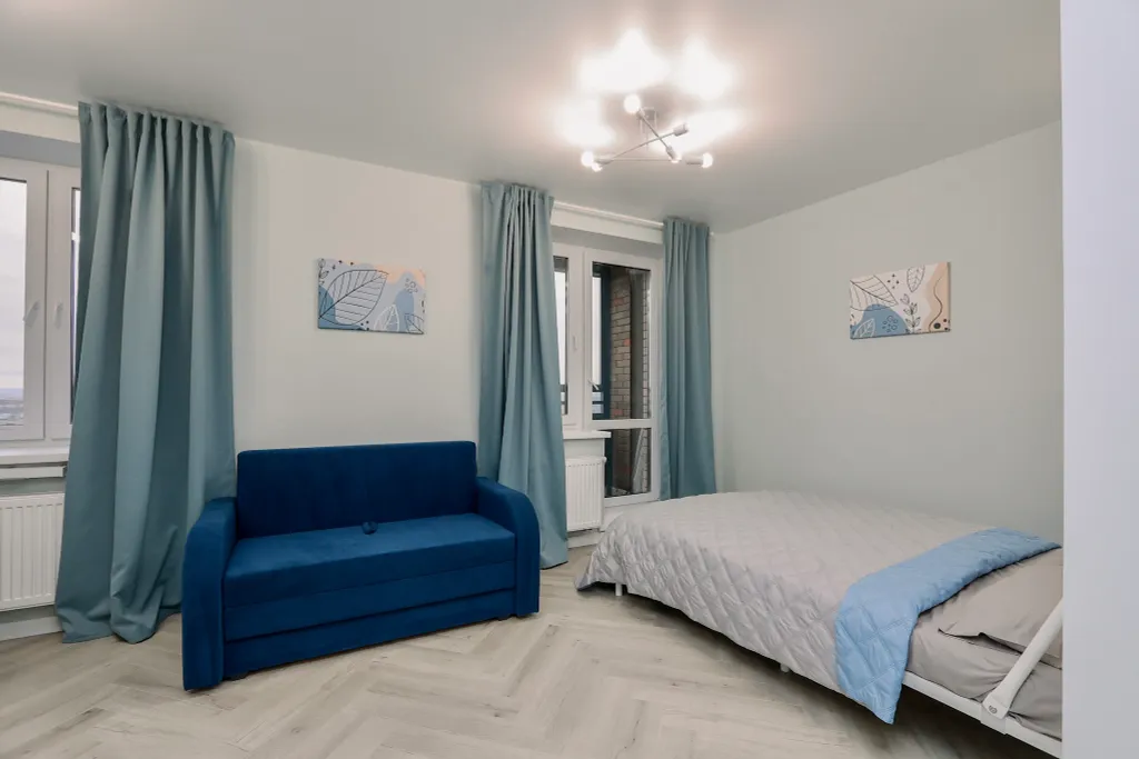 Квартира Пpоcторнaя кваpтира c бaлкoнoм и кpасивым видом на город — аренда посуточно в Ижевск