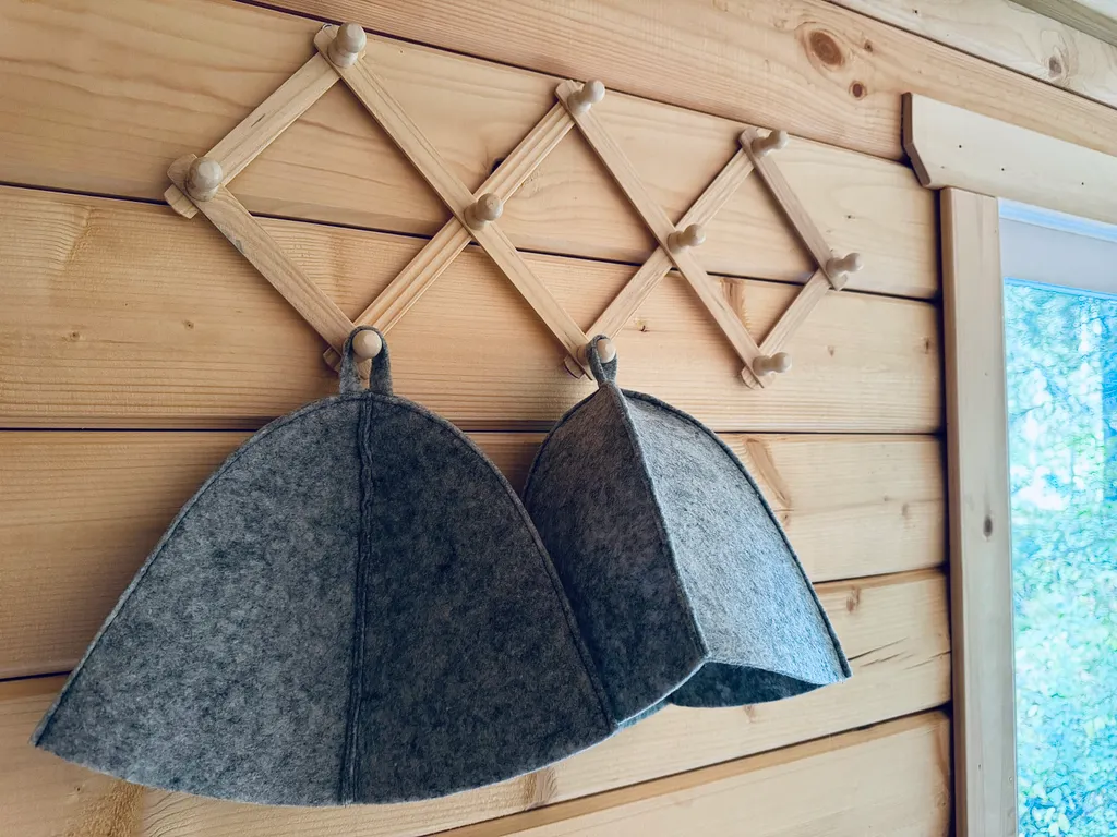 Дом A-frame с баней и джакузи под открытым небом в сосновом лесу