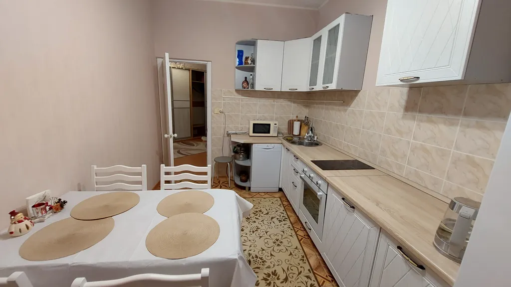 Квартира Светлая просторная вартирка в центре рядом с окружной стоматологией — аренда посуточно в Ханты-Мансийск