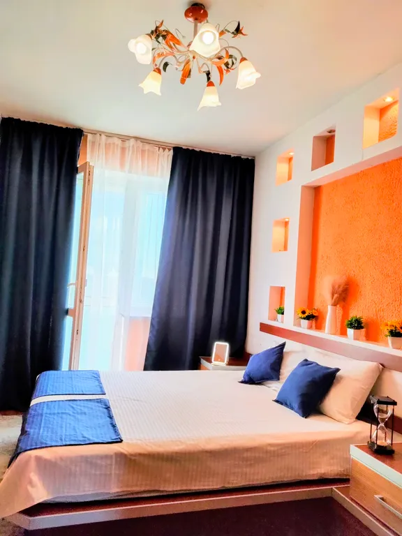 Квартира Трёхкомнатная в центре, 4 раздельных спальных места — аренда посуточно в Омск