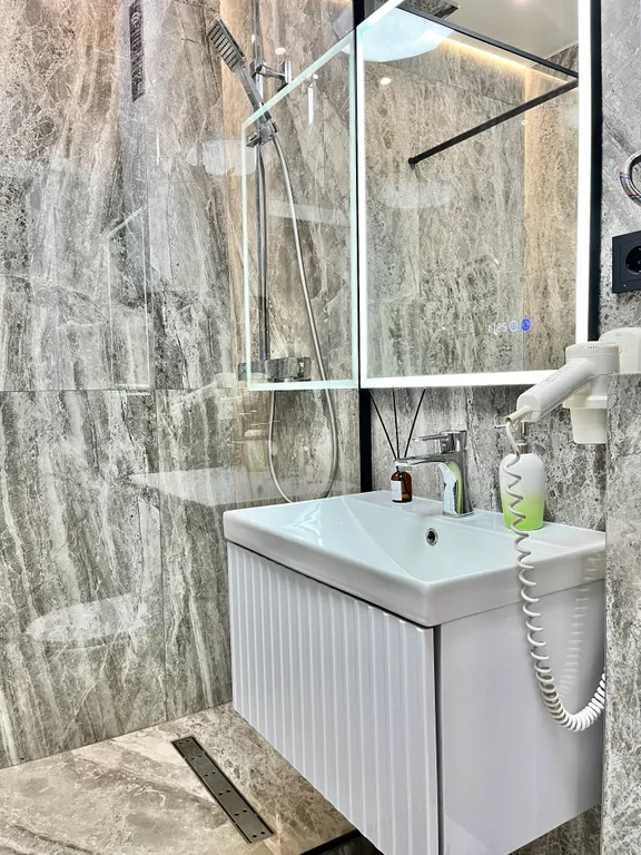 Светлая студия в центре