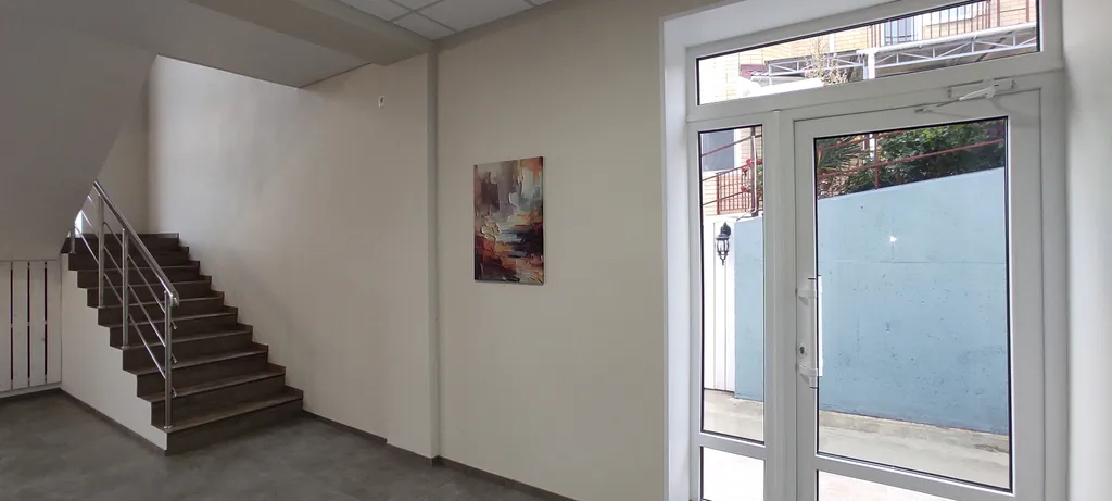 Уютная комната с видом на море