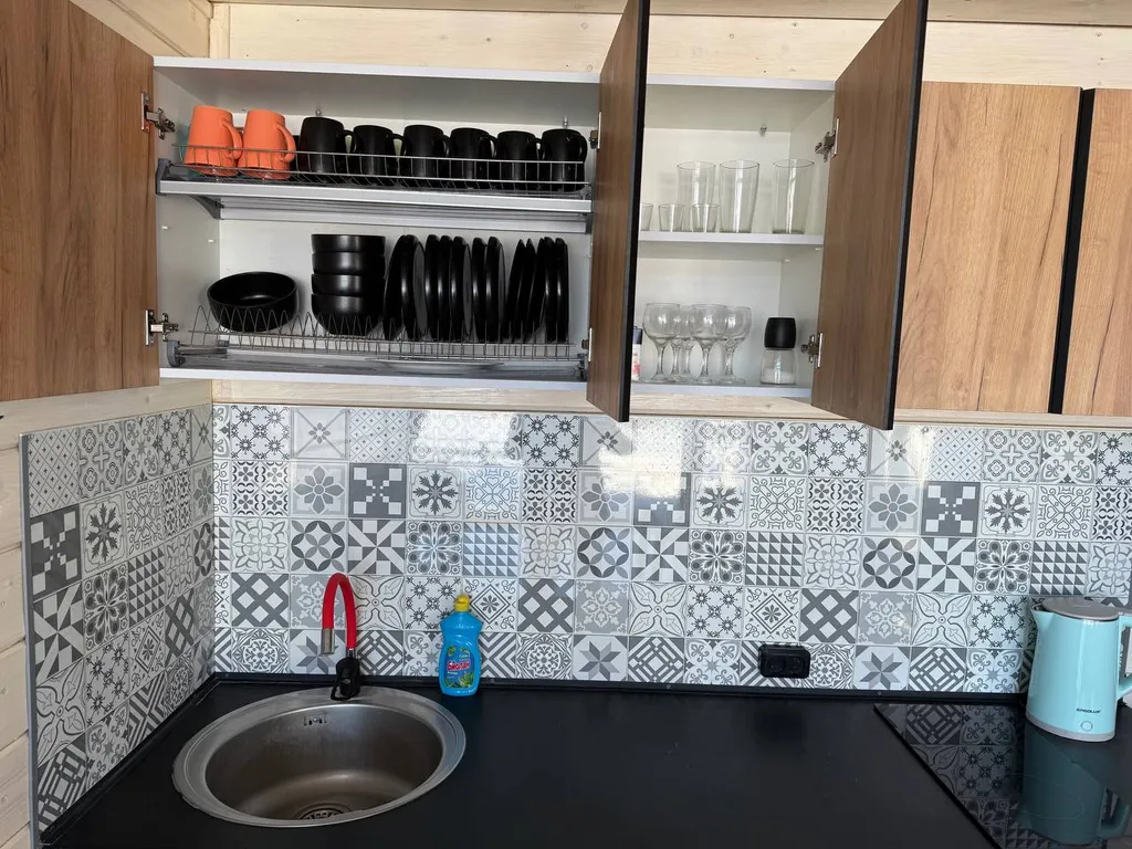 Новый дом в стиле барн Хаус на берегу реки