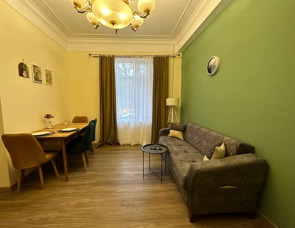 Esmerald suite Apartment