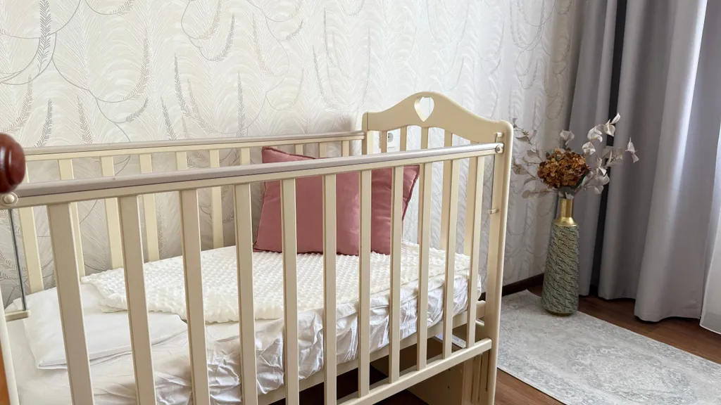 Семейная 2-комнатная квартира с детской кроваткой