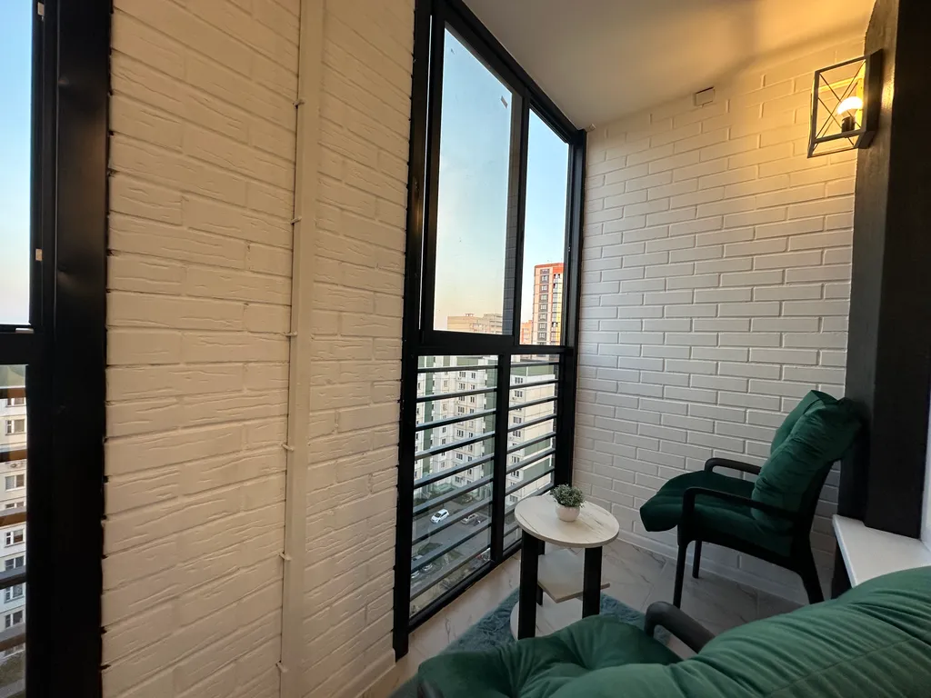 Студия с панорамным балконом