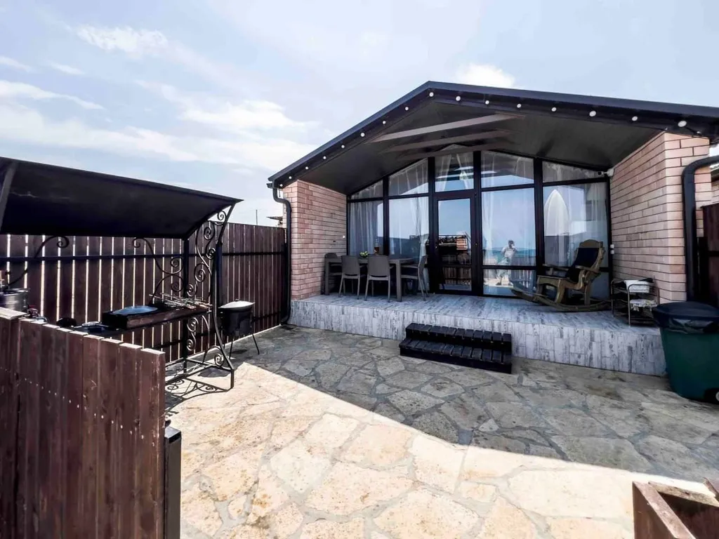 Дом с чаном