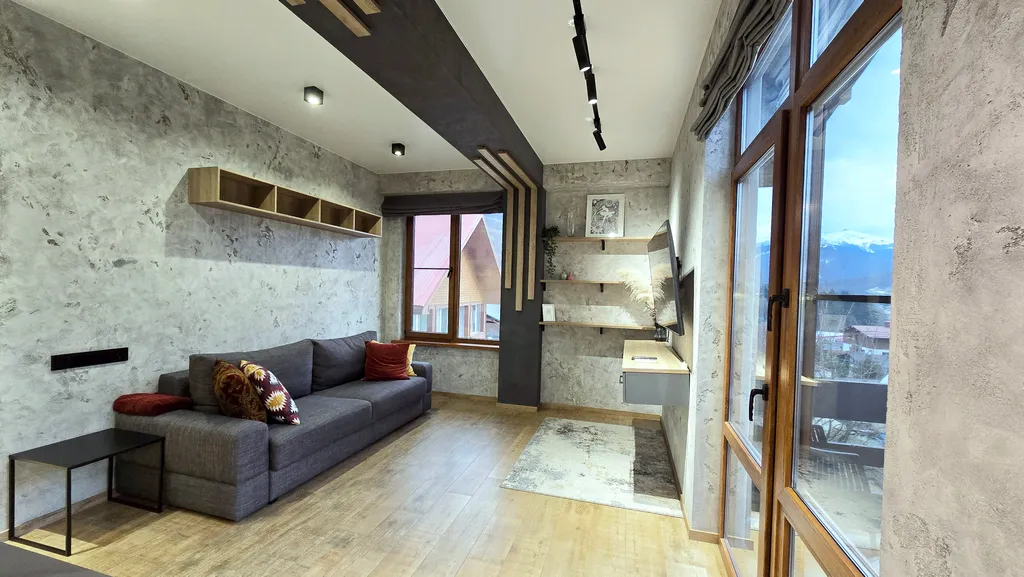 Современный красивый апартамент со спальней. Панорама на горы. Центр.