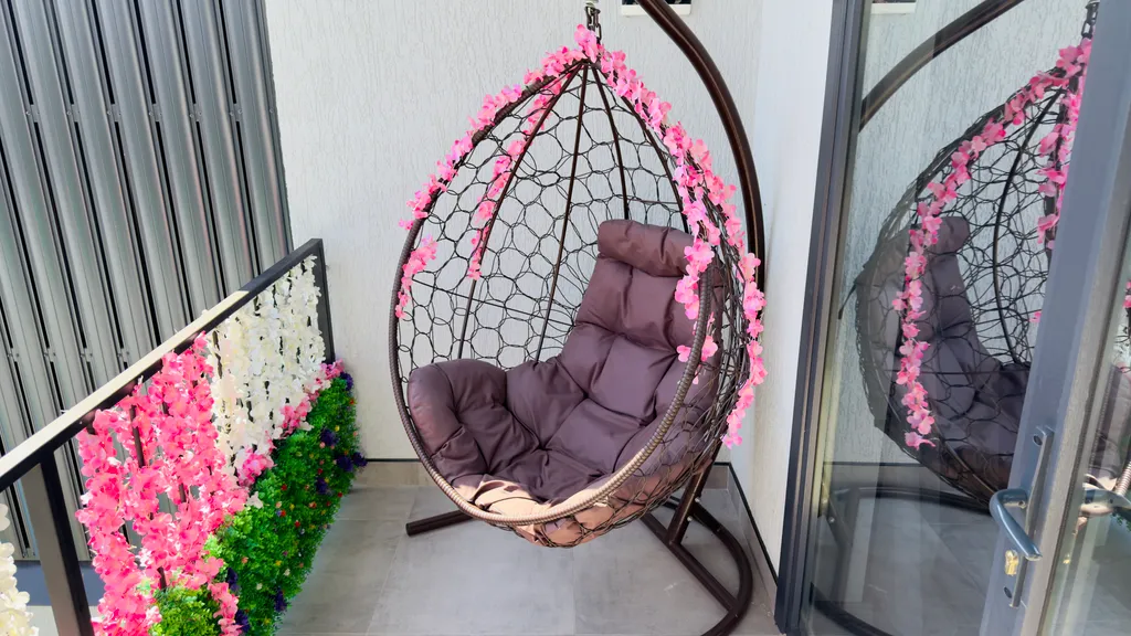 Шикарный дом с бассейном на берегу