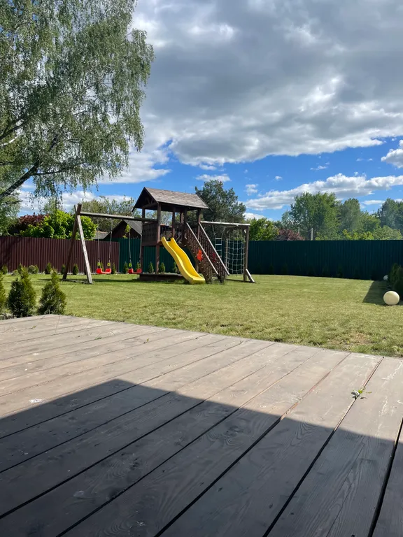 Коттедж для отдыха вблизи леса, с отдельной территорией и баней